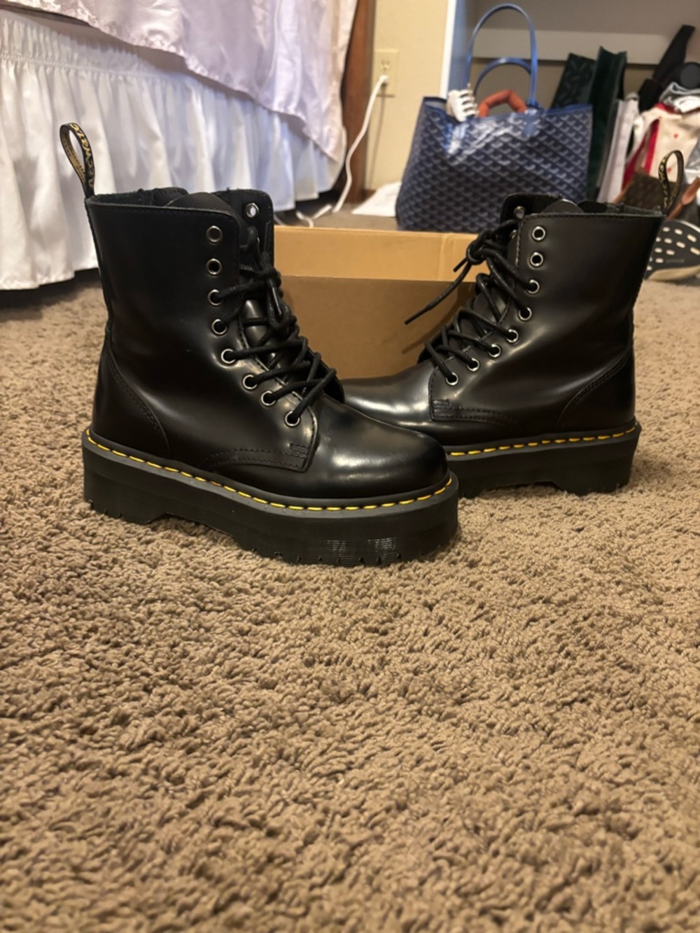 Black platform Dr.Martens Jadon boot